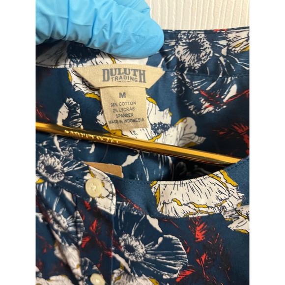 Duluth Trading Wrinkle Fighter Tunic Top M Blue Poppy Floral Button Down Shirt - Picture 7 of 7